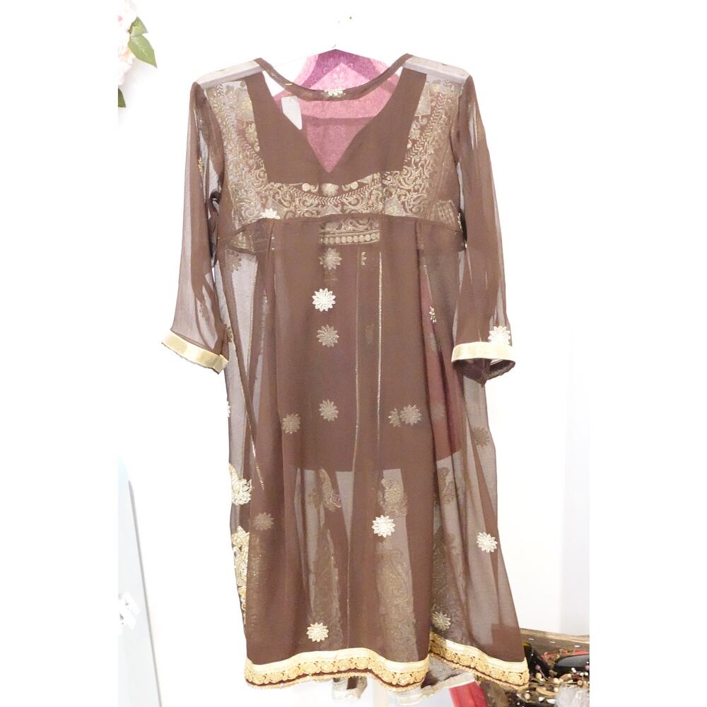 Ornate Gold appliques on Brown Kufta Dress/Saree Blouse - Picture 2 of 9
